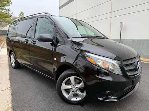 Used 2016 Mercedes-Benz Metris Passenger image 1