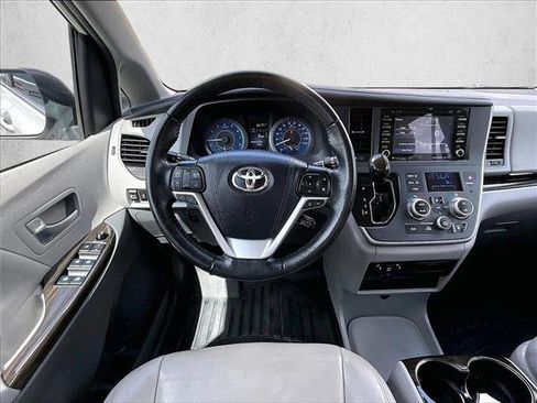 Used 2020 Toyota Sienna XLE FWD image 7