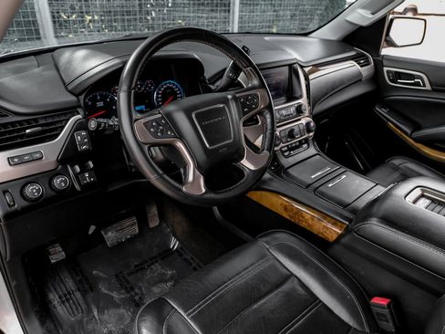 Used 2017 GMC Yukon Denali image 3