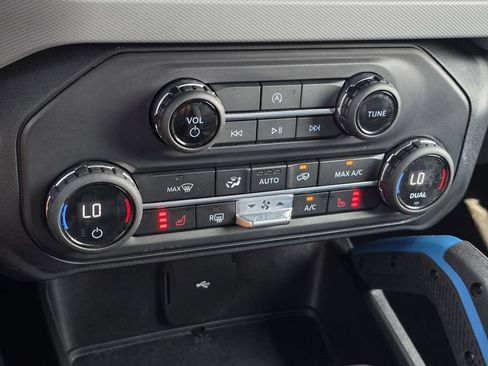 Used 2023 Ford Bronco Black Diamond AWD/4WD image 25
