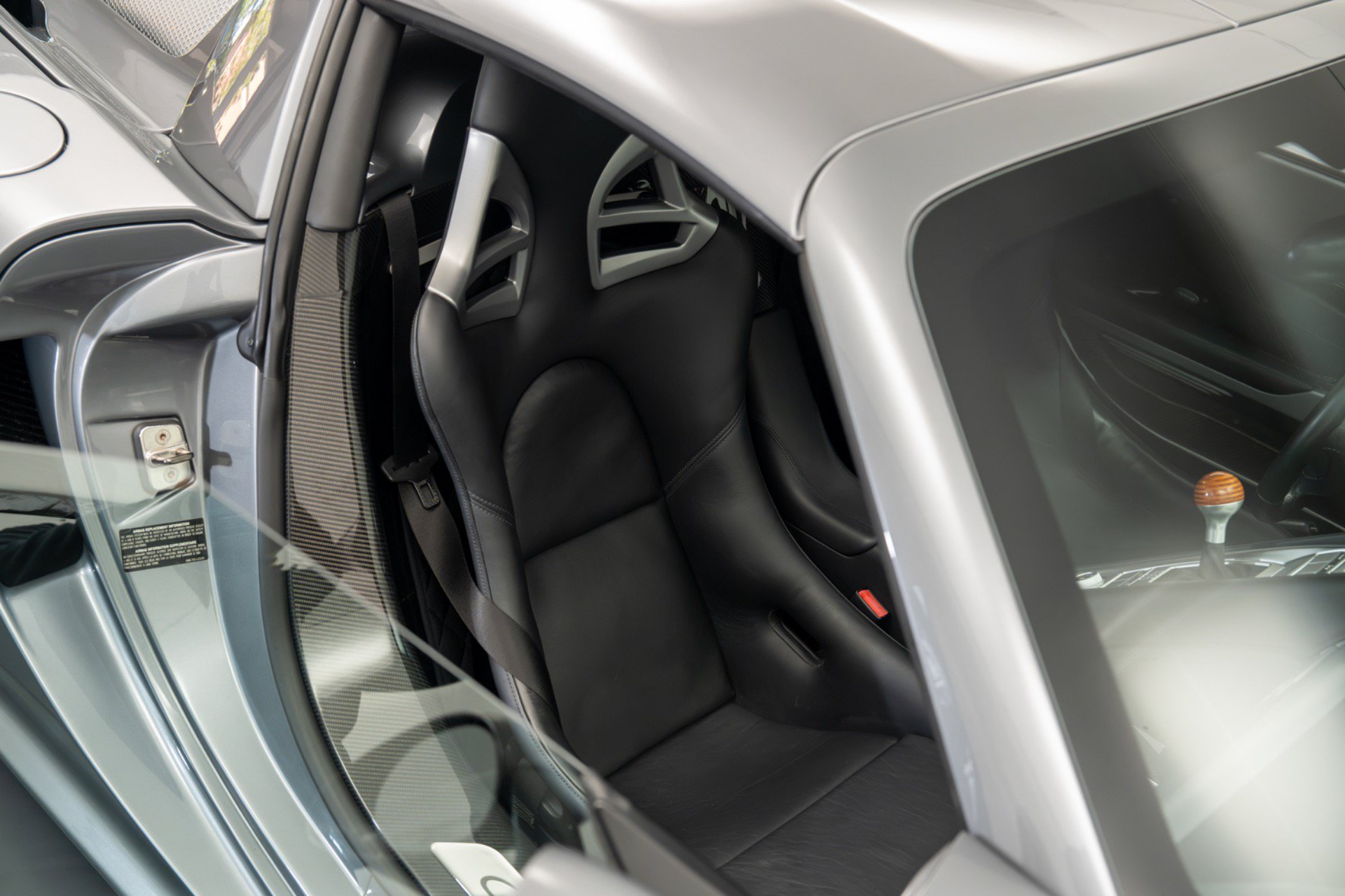 Used 2004 Porsche Carrera GT RWD image 42