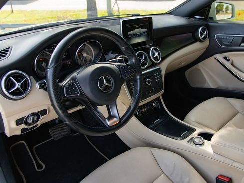 Used 2015 Mercedes-Benz CLA 250 image 20