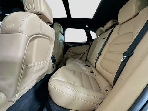Certified 2026 Porsche Macan AWD/4WD image 24