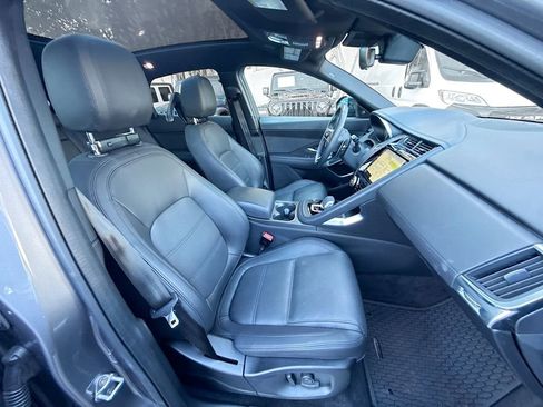 Used 2023 Jaguar E-PACE SE image 33
