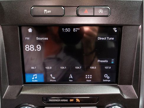 Used 2018 Ford F150 XLT w/ Equipment Group 302A Luxury AWD/4WD image 19