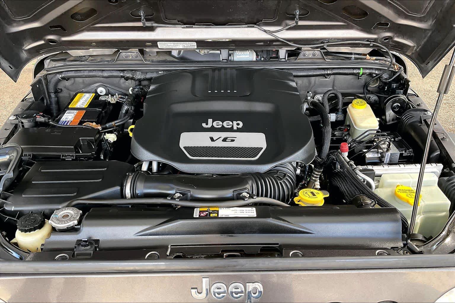 Used 2014 Jeep Wrangler Sport AWD/4WD image 32