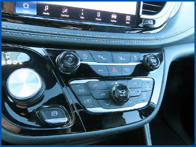 Used 2026 Chrysler Pacifica Limited w/ S Appearance Package FWD image 21