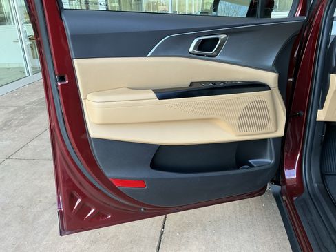 Used 2022 Kia Carnival LX image 14