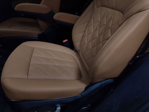 Used 2025 BMW X7 xDrive40i w/ Premium Package image 13