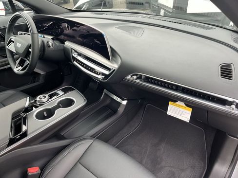 Used 2026 Cadillac Lyriq Premium Luxury image 21