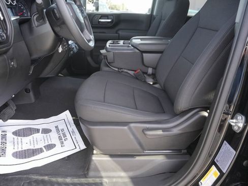 Used 2023 Chevrolet Silverado 2500 Custom w/ Custom Value Package image 9