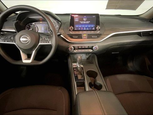 Used 2025 Nissan Altima 2.5 SV FWD image 15
