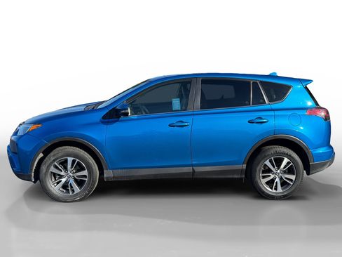 Used 2017 Toyota RAV4 XLE image 2