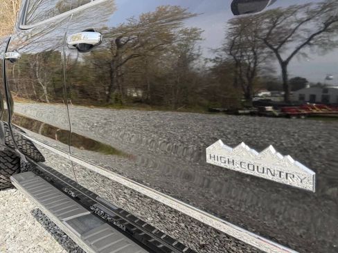 Used 2018 Chevrolet Silverado 3500 High Country w/ Duramax Plus Package image 11