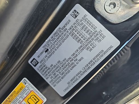 Used 2023 GMC Yukon XL SLE image 12