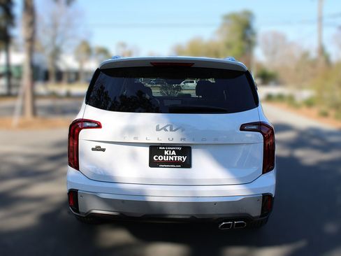 New 2025 Kia Telluride S image 8