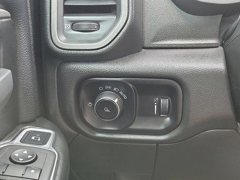 Used 2024 RAM 3500 Tradesman w/ Chrome Appearance Group AWD/4WD image 13