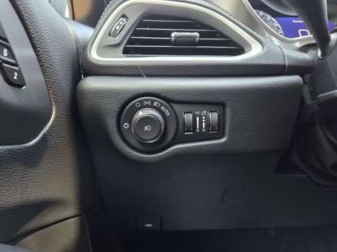 New 2026 Chrysler Pacifica Select FWD image 37