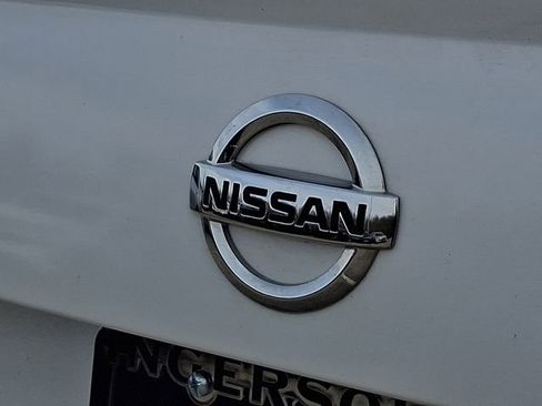 Used 2022 Nissan Versa SV w/ Trunk Package image 32