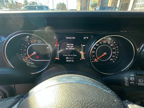 Used 2019 Jeep Wrangler Unlimited Sahara image 27