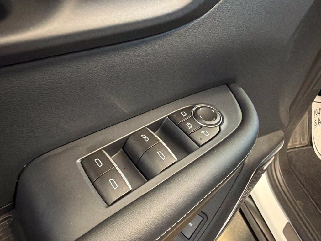 Used 2026 Buick Enclave Sport Touring AWD/4WD image 19
