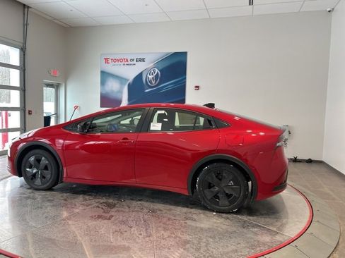 New 2026 Toyota Prius LE image 4