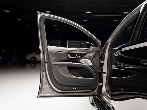 Used 2024 Mercedes-Benz Maybach EQS 680 4MATIC image 53