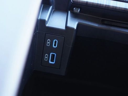 Certified 2023 Toyota Sienna Platinum image 39