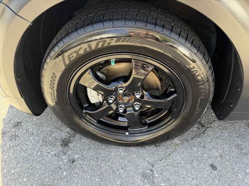 Used 2020 Kia Niro LX image 8