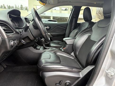 Used 2020 Jeep Cherokee Latitude Plus w/ Cold Weather Group image 11