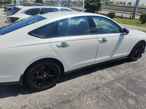 Used 2025 Honda Accord SE image 13