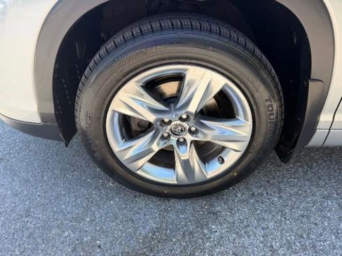 Used 2017 Toyota Highlander Limited AWD/4WD image 11