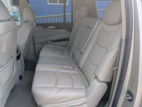 Used 2016 Cadillac Escalade ESV Luxury image 36