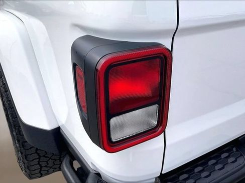 Used 2022 Jeep Gladiator Rubicon w/ Cold Weather Group AWD/4WD image 28