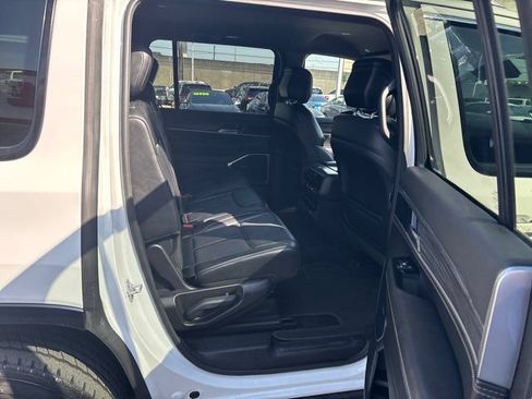 Used 2024 Jeep Wagoneer Series II w/ Flexible Seating Group RWD image 57
