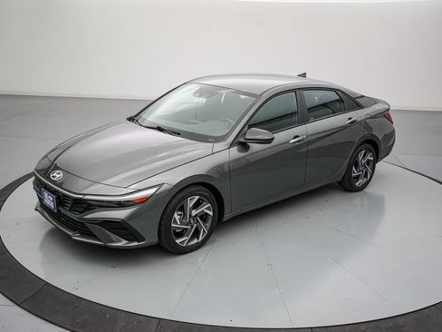 Used 2025 Hyundai Elantra Sport FWD image 8