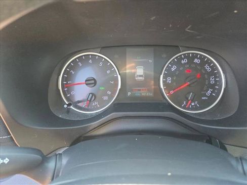 Used 2021 Toyota RAV4 XLE w/ Convenience Package FWD image 11