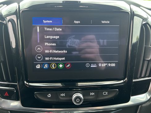 Used 2020 Chevrolet Traverse LT w/ LPO, Blackout Package FWD image 26