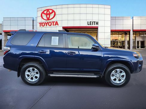 Used 2020 Toyota 4Runner SR5 Premium image 4