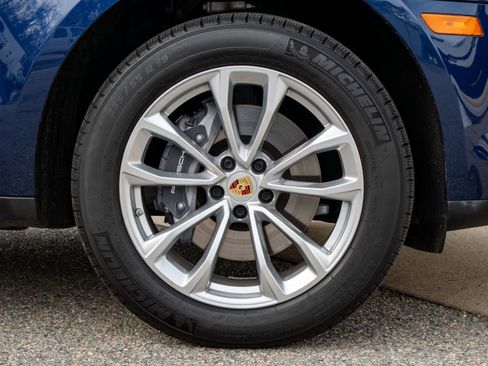 Used 2025 Porsche Macan image 19