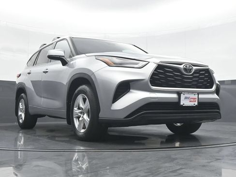Used 2022 Toyota Highlander L AWD/4WD image 35