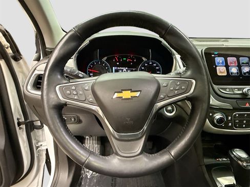 Used 2018 Chevrolet Equinox Premier image 11