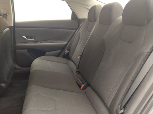 Used 2023 Hyundai Elantra SE FWD image 18