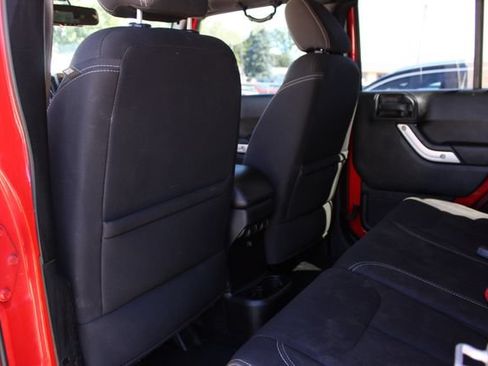 Used 2018 Jeep Wrangler Unlimited Sahara AWD/4WD image 21