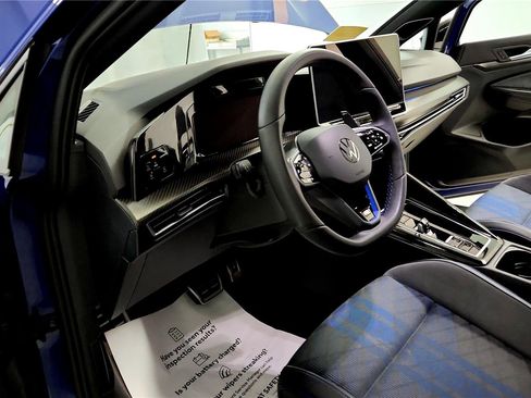 Used 2025 Volkswagen Golf R Black Edition image 15