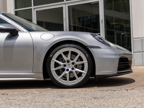 Used 2025 Porsche 911 Carrera RWD image 6