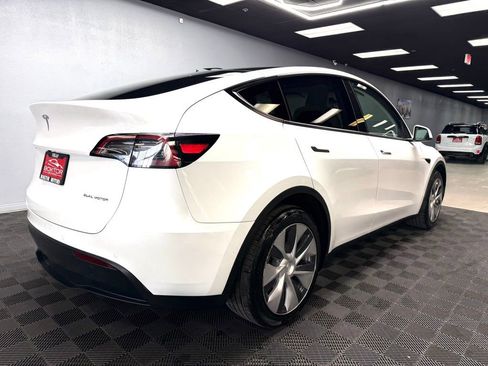 Used 2022 Tesla Model Y Long Range AWD/4WD image 15