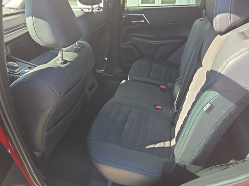 Used 2023 Mitsubishi Outlander SE image 13