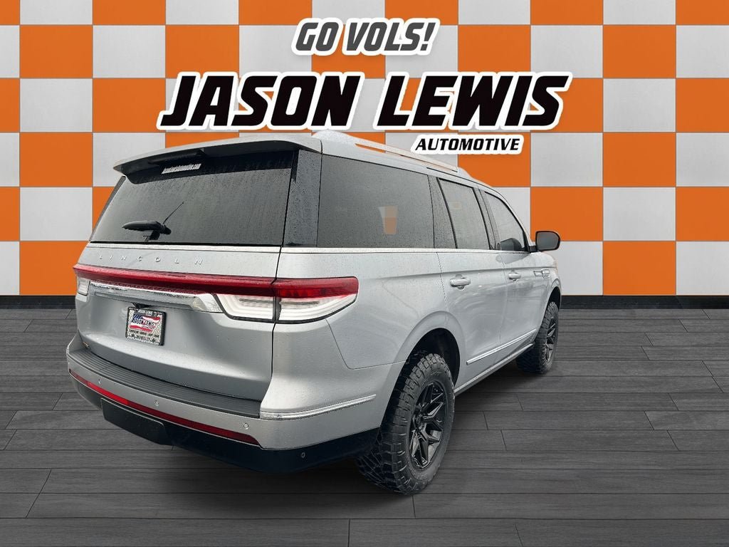 Used 2023 Lincoln Navigator Reserve AWD/4WD image 3
