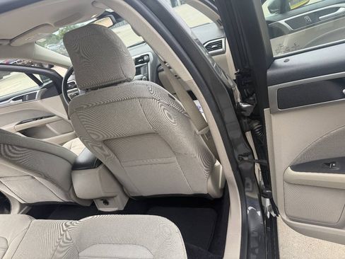 Used 2018 Ford Fusion SE FWD image 19